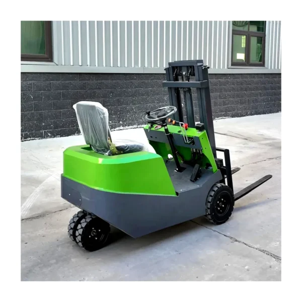 640 (4) Three wheeled electric forklift