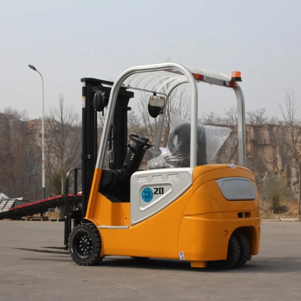 IMG_6511 three wheeled 2 ton electric forklift