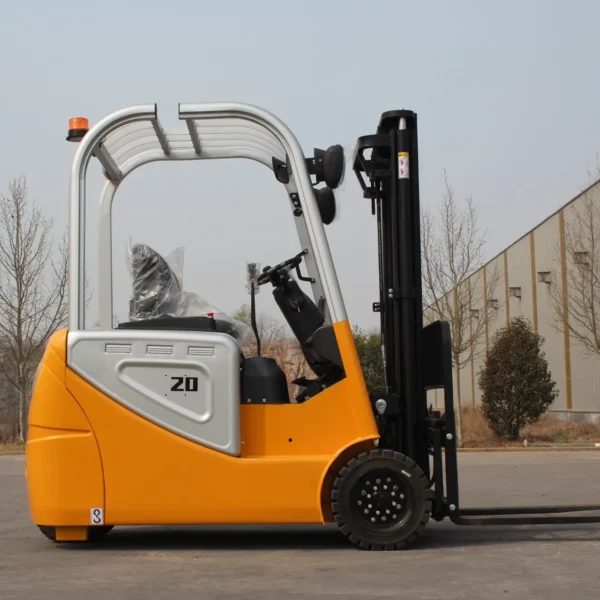 IMG_6517 three wheeled 2 ton electric forklift