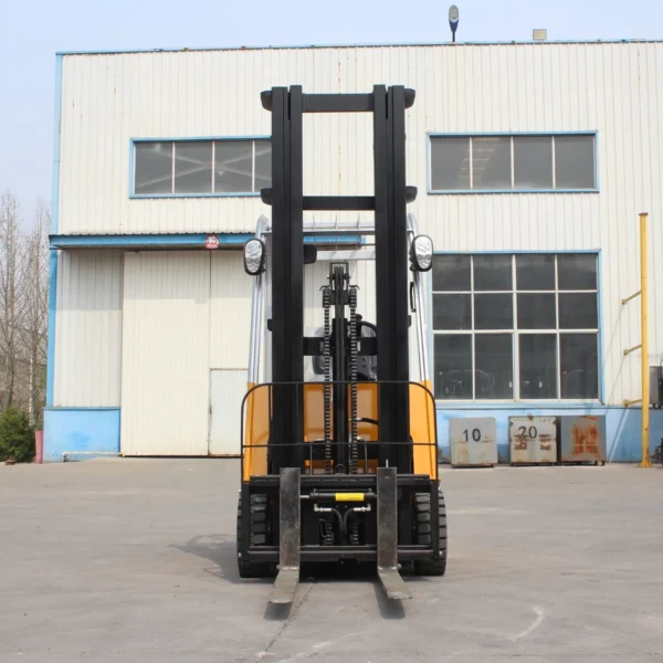 IMG_6545 three wheeled 1.8 ton electric forklift