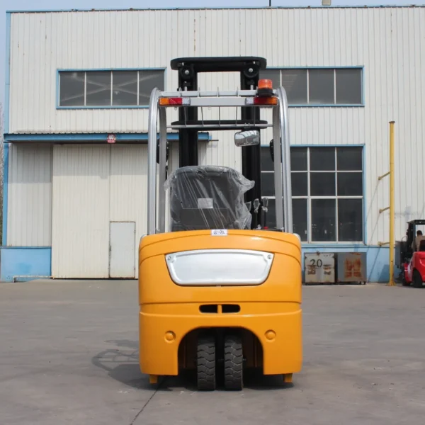 IMG_6547 three wheeled 1.8 ton electric forklift